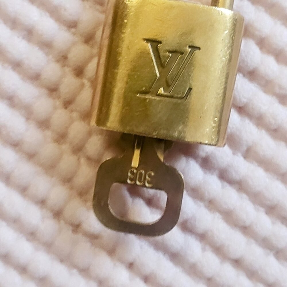 Louis Vuitton Lock and Key  #303 - Picture 3 of 10